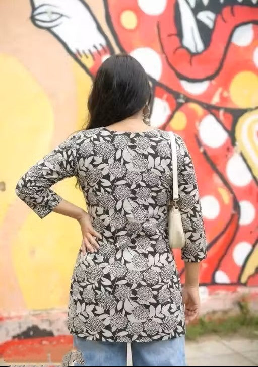 Women’s Black & White Floral Printed Short Kurti